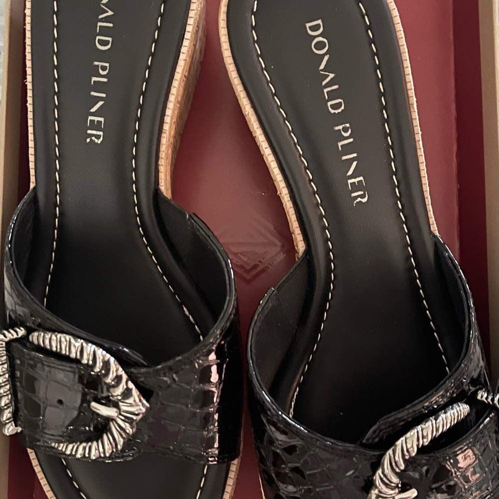 Donald J. Pliner Black Patent Wedge Slide with Silver Buckle SIZE 8 NIB - Picture 2 of 8